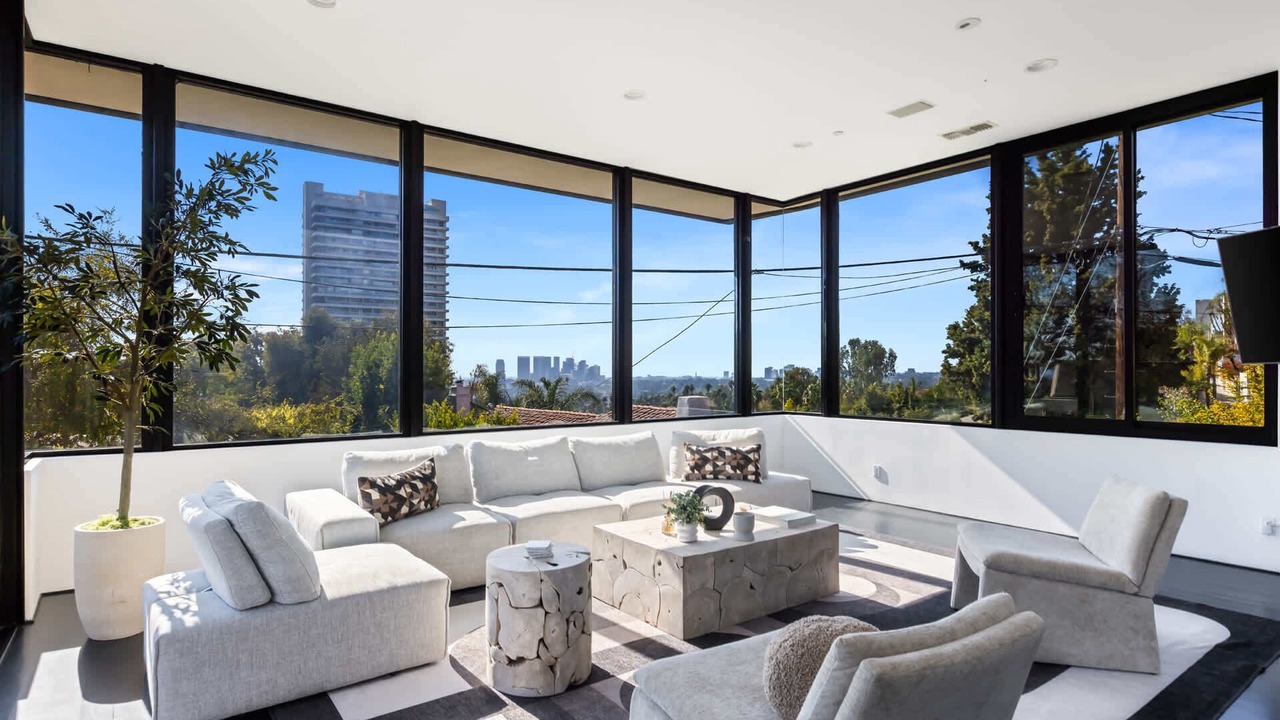 Photo of Others in Hollywood Hills West