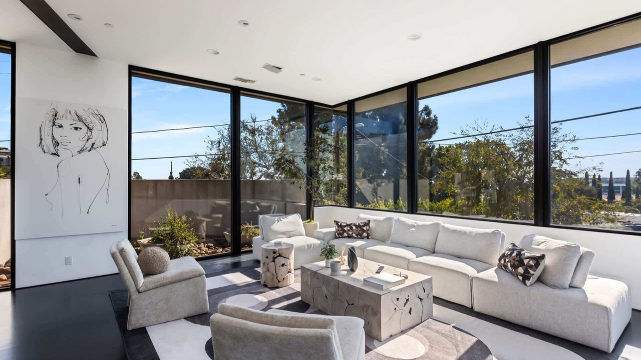 Photo of Others in Hollywood Hills West