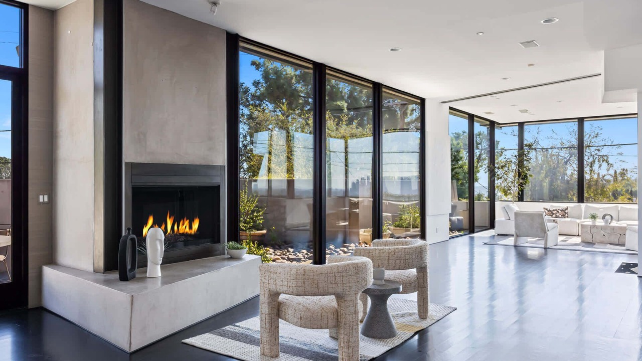 Photo of Others in Hollywood Hills West