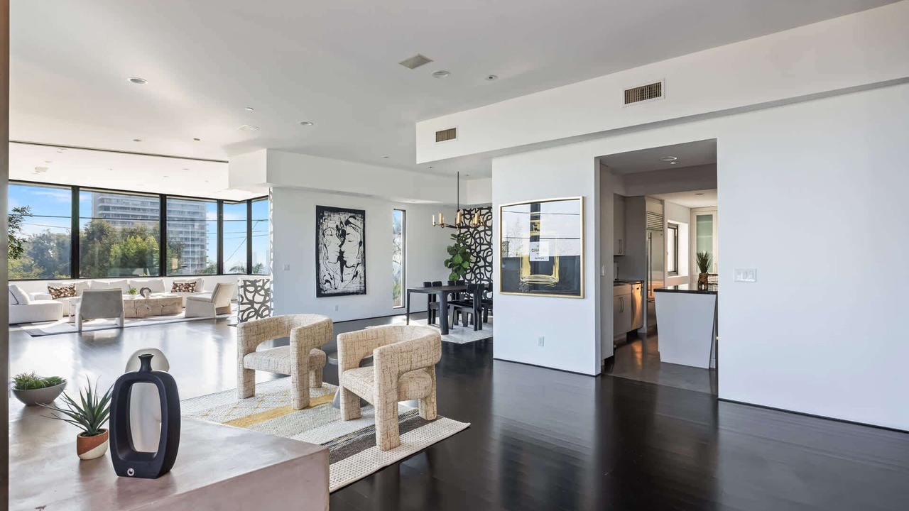 Photo of Others in Hollywood Hills West