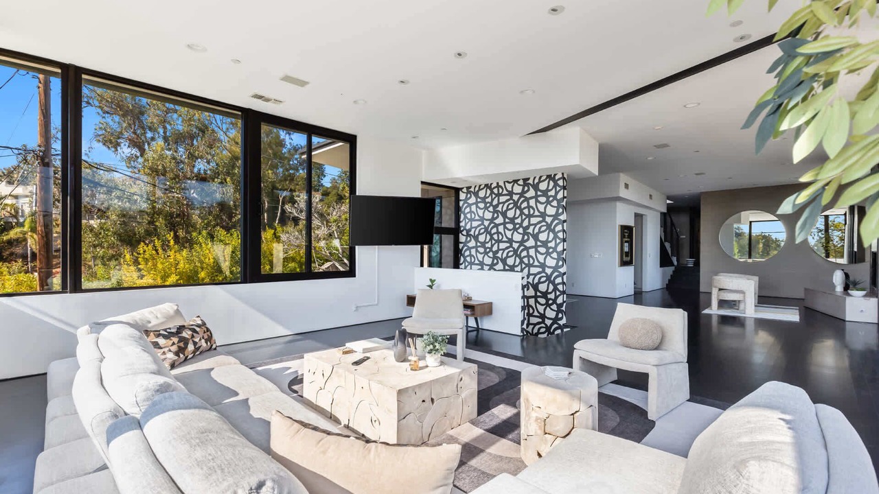 Photo of Others in Hollywood Hills West