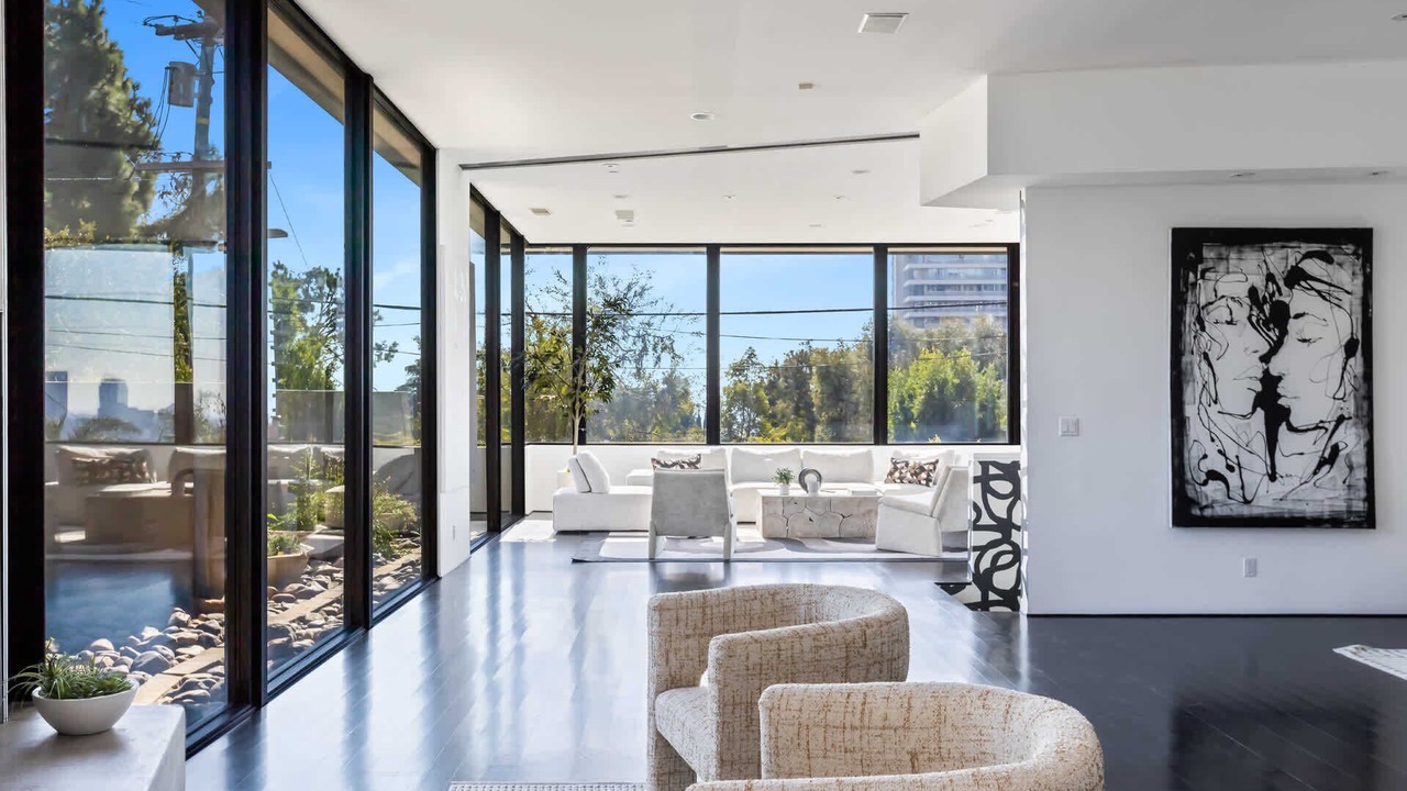 Photo of Others in Hollywood Hills West