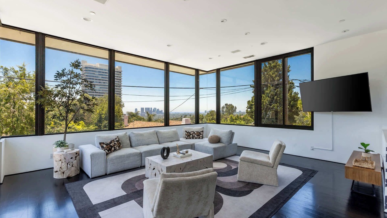 Photo of Livingroom in Hollywood Hills West