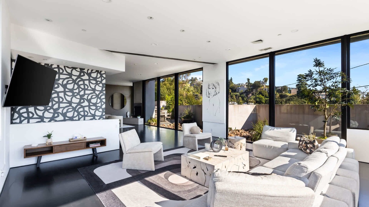 Photo of Livingroom in Hollywood Hills West