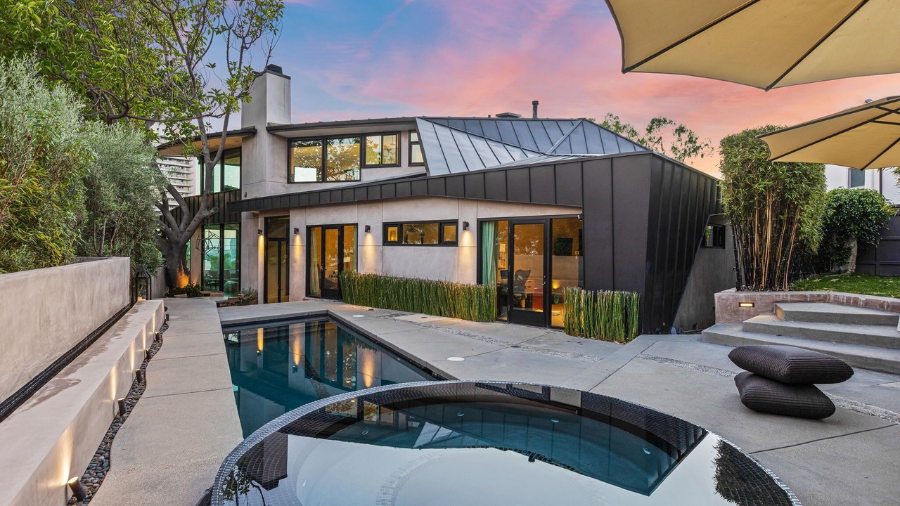 Photo of Outdoor in Hollywood Hills West