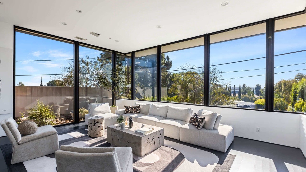 Photo of Others in Hollywood Hills West