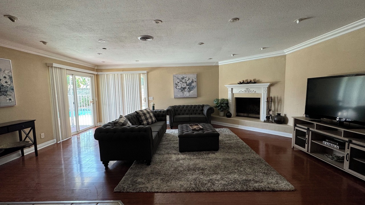 Photo of Livingroom in Sherwood Forest and Thistle Development
