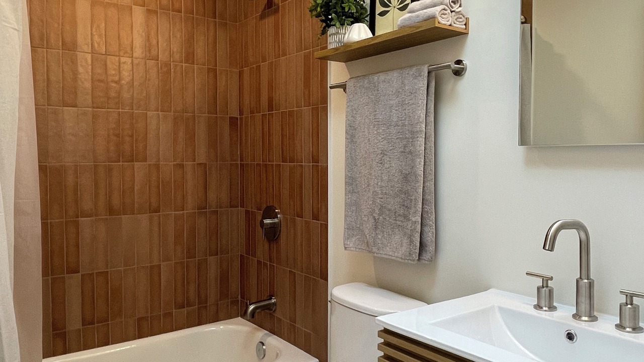 Photo of Bathroom in Boyle Heights