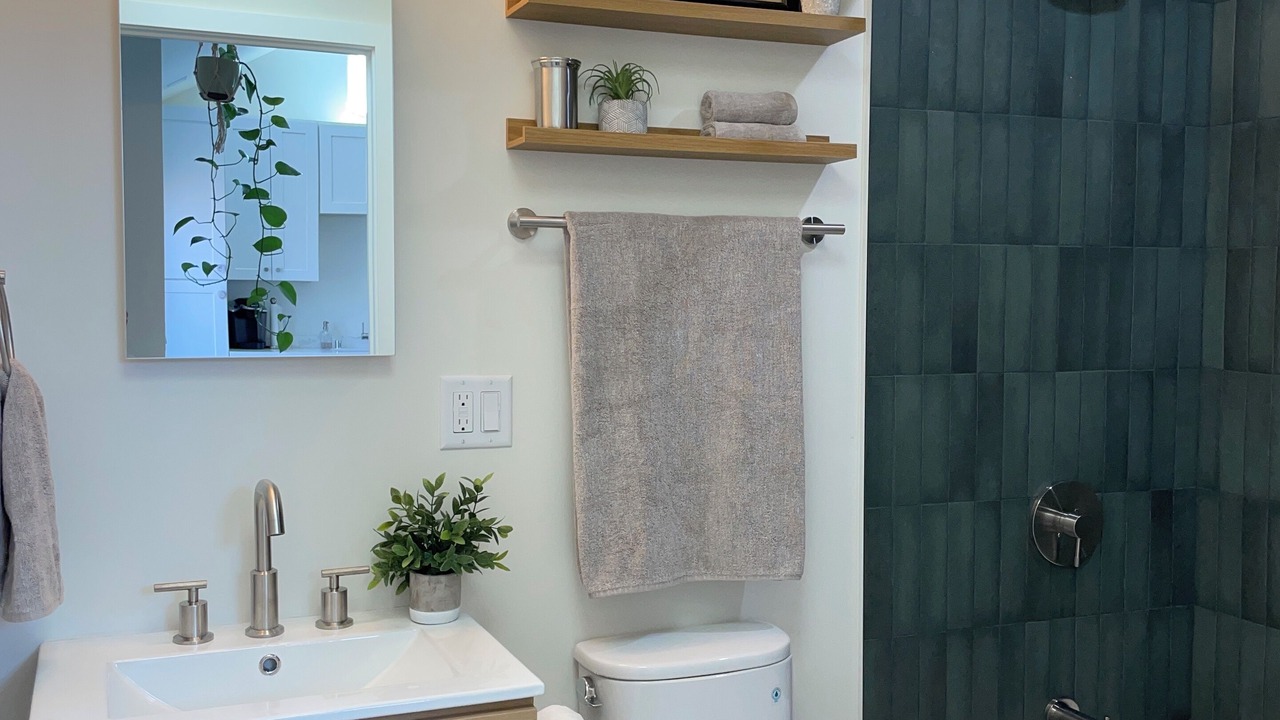 Photo of Bathroom in Boyle Heights