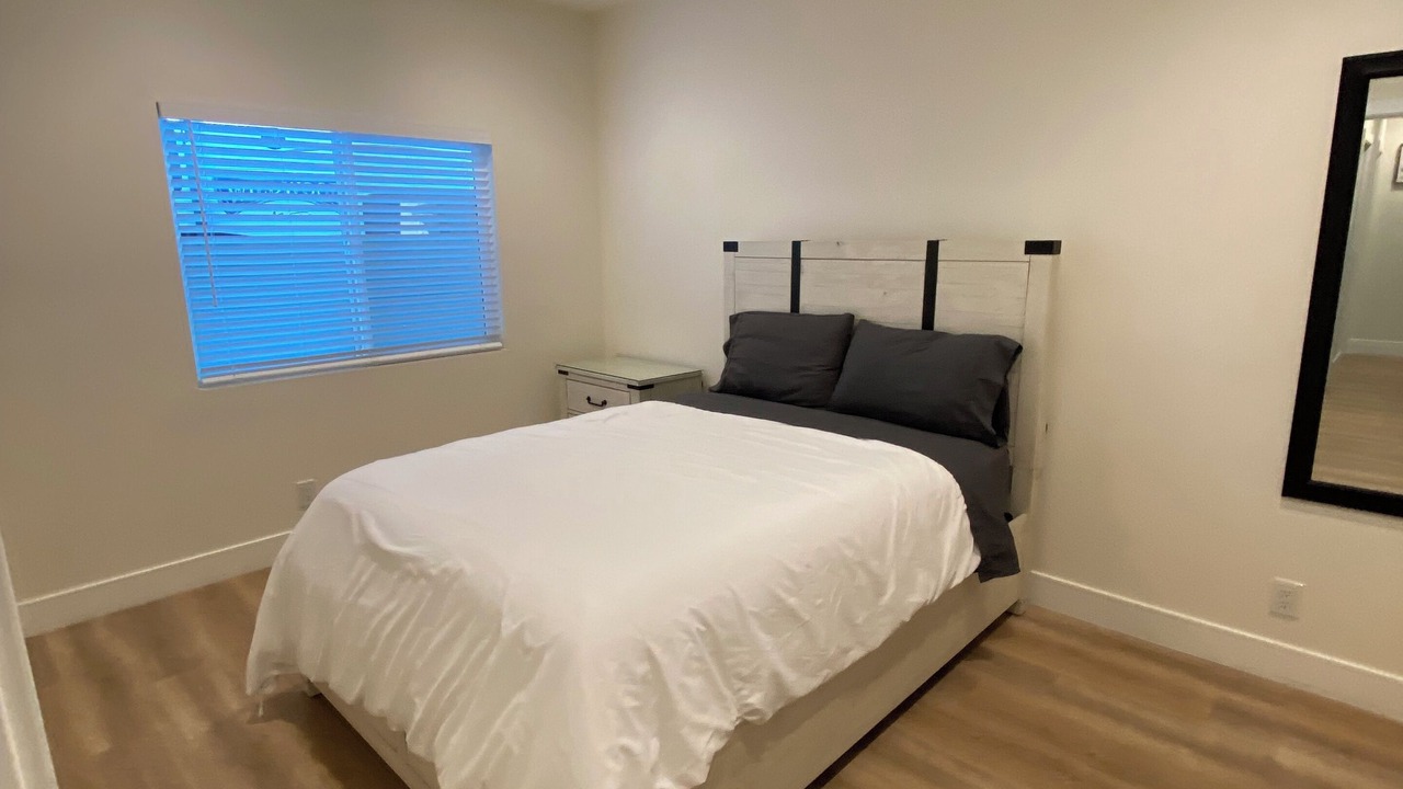 Photo of Bedroom in Midway City
