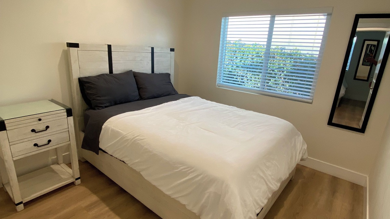 Photo of Bedroom in Midway City