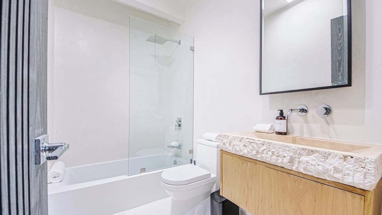 Photo of Bathroom in Los Feliz
