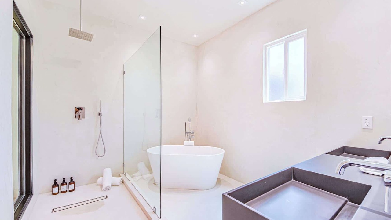 Photo of Bathroom in Los Feliz