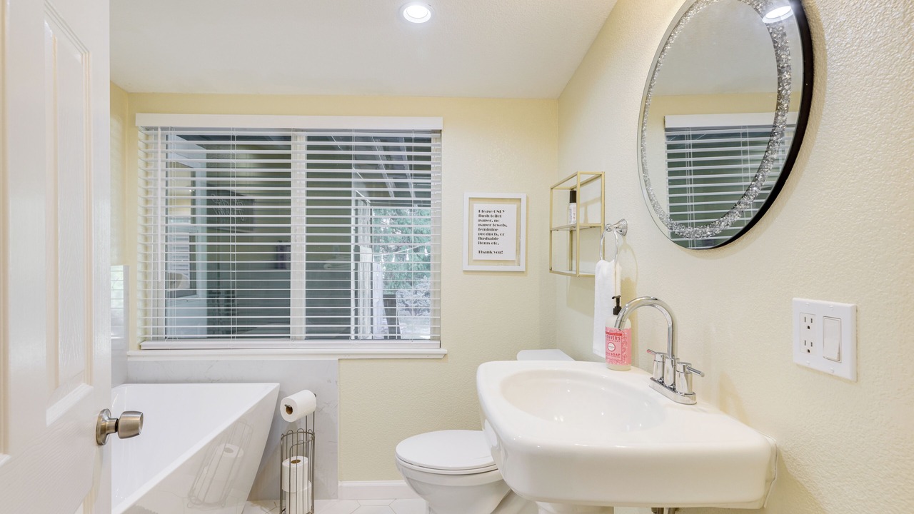 Photo of Bathroom in Hathaway Pines