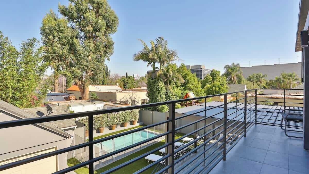 Photo of Outdoor in Mid-Wilshire