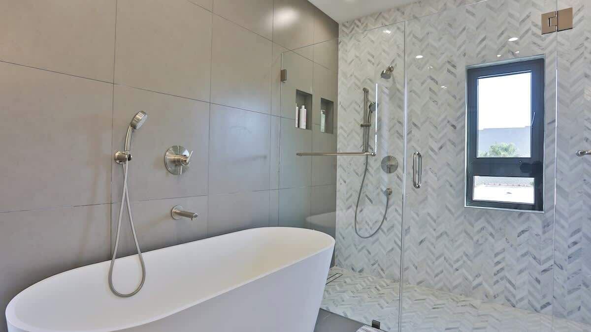 Photo of Bathroom in Mid-Wilshire