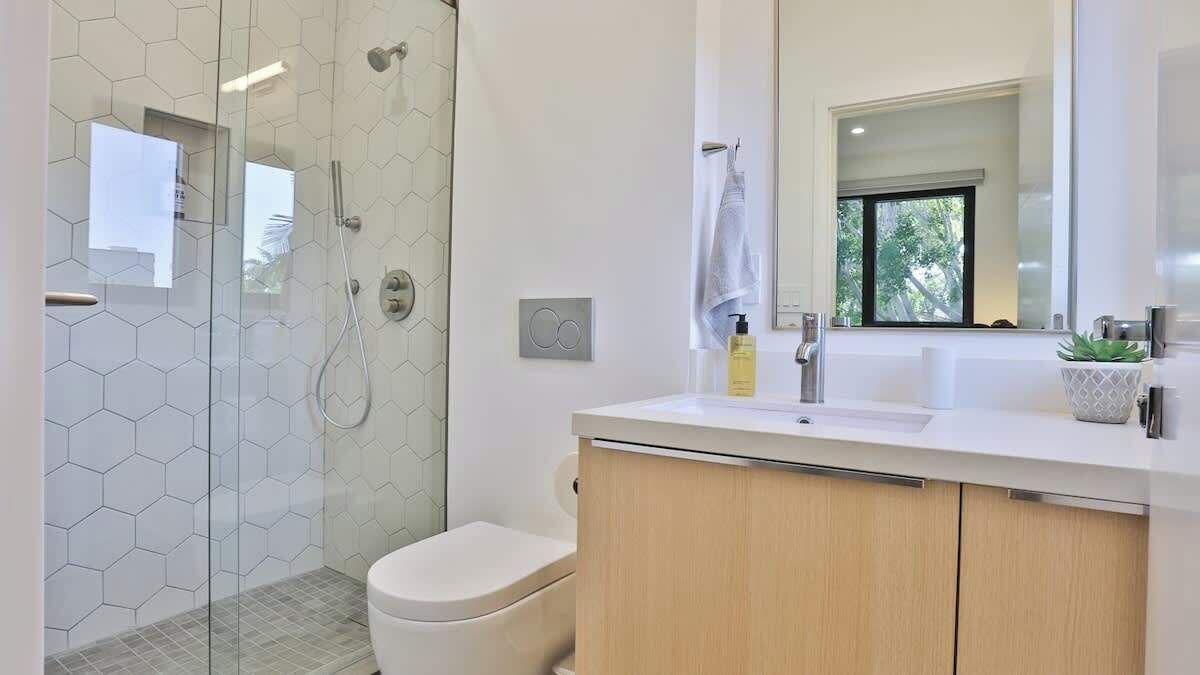 Photo of Bathroom in Mid-Wilshire