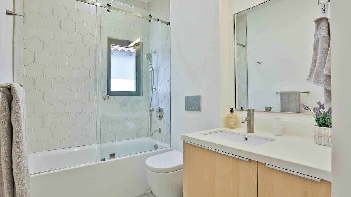 Photo of Bathroom in Mid-Wilshire