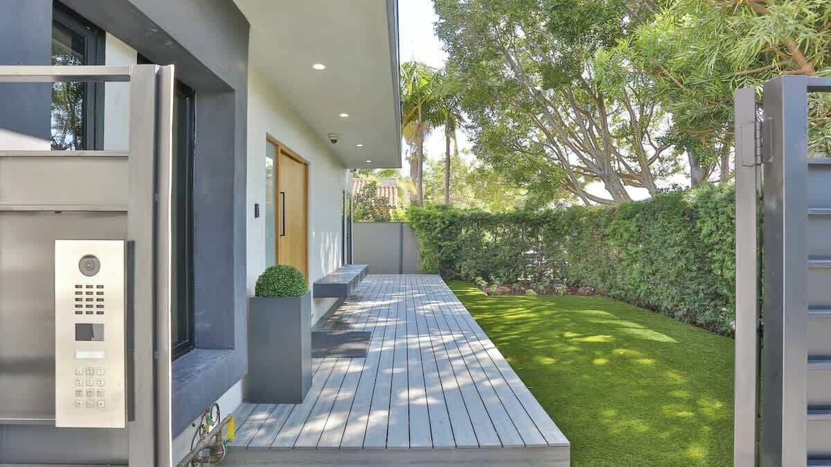 Photo of Patio Balcony in Mid-Wilshire