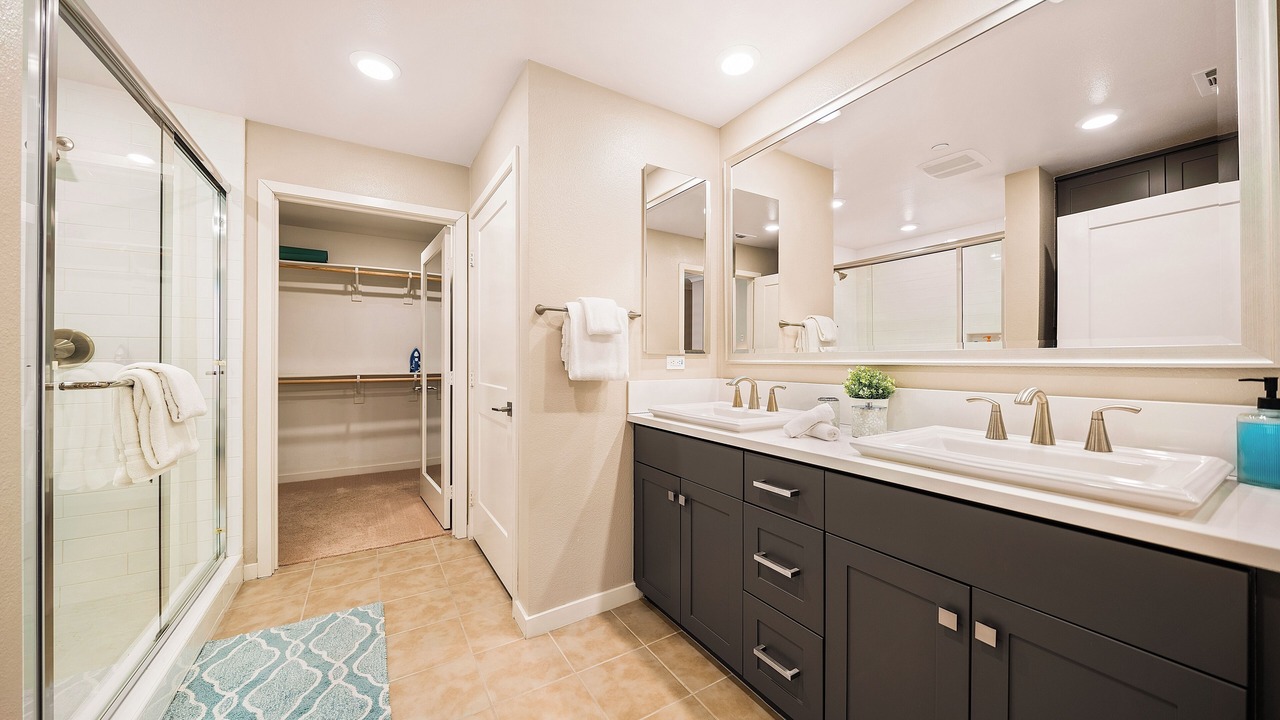 Photo of Bathroom in Airport Area