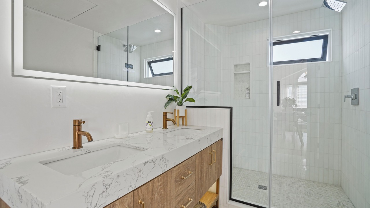 Photo of Bathroom in Peninsula