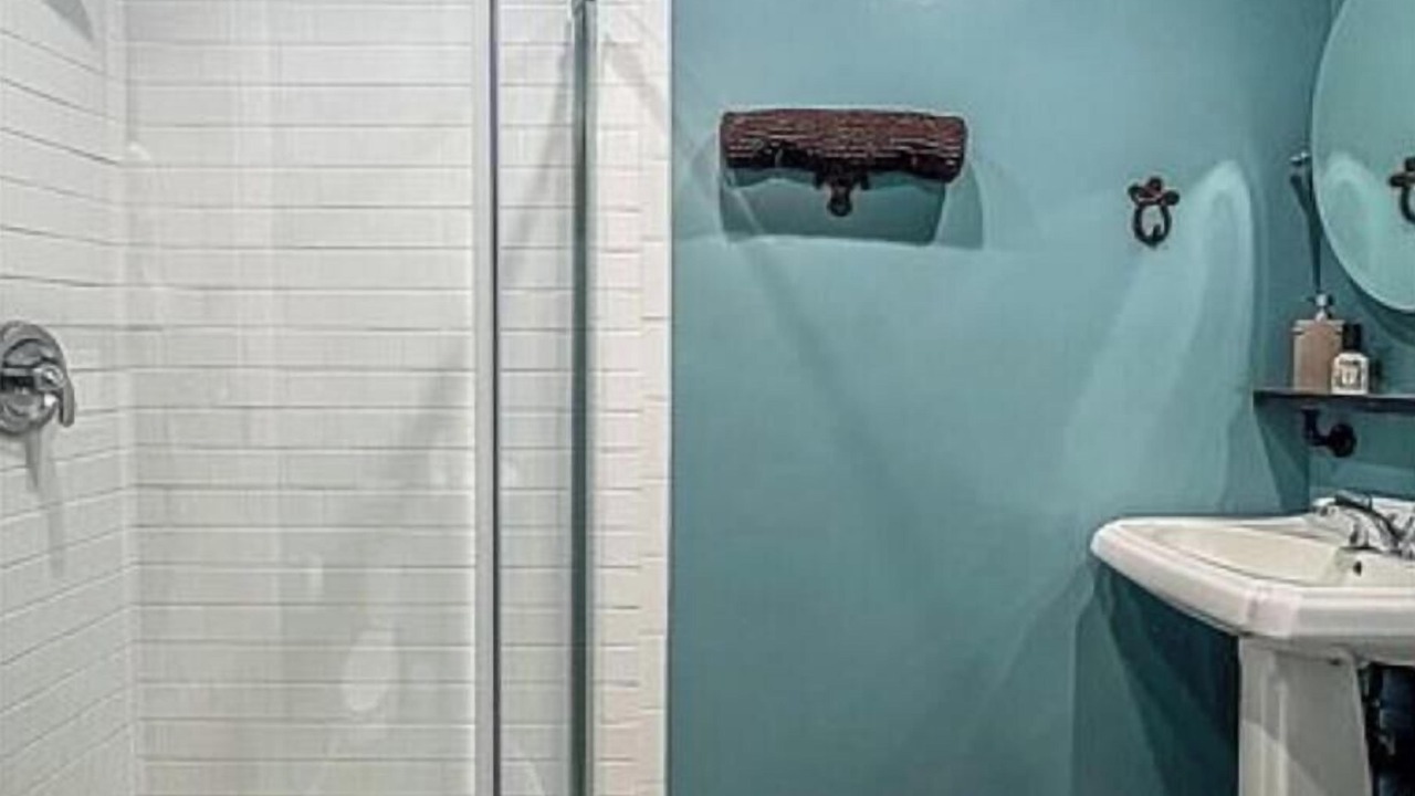 Photo of Bathroom in Needles
