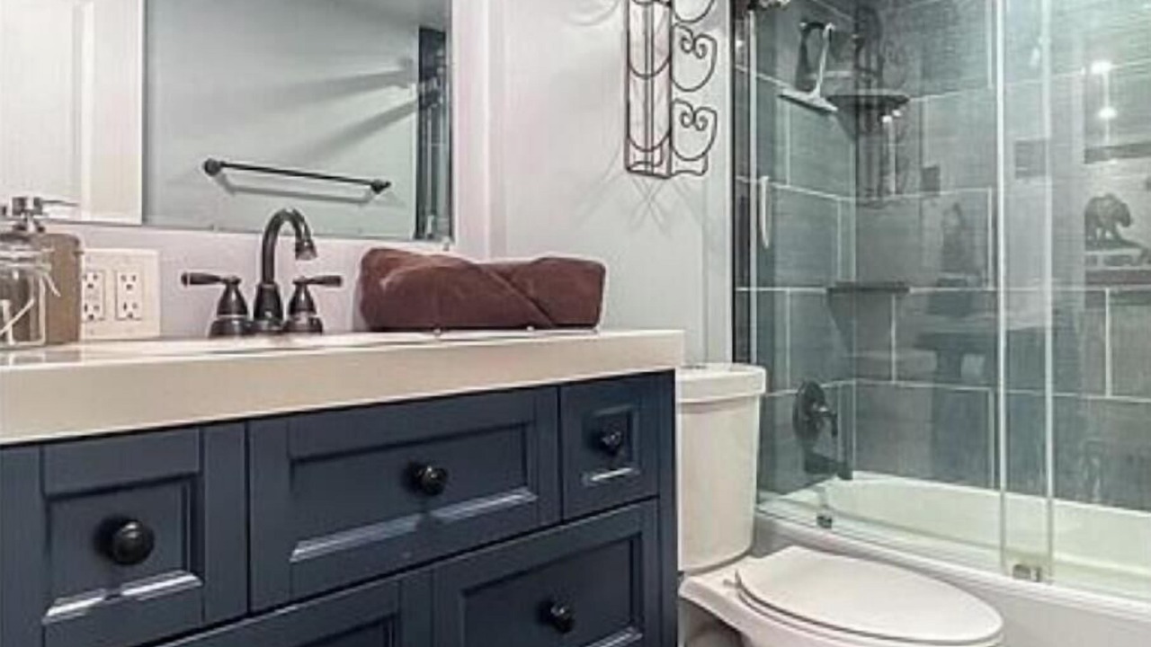 Photo of Bathroom in Needles