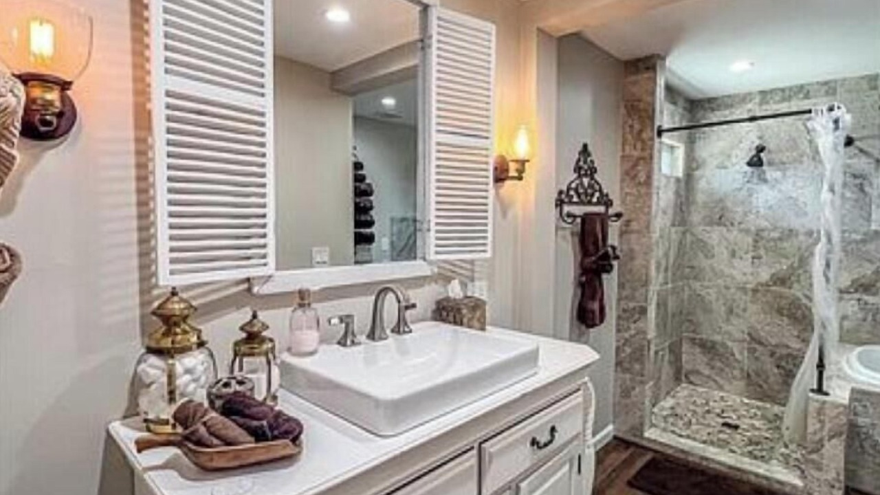 Photo of Bathroom in Needles