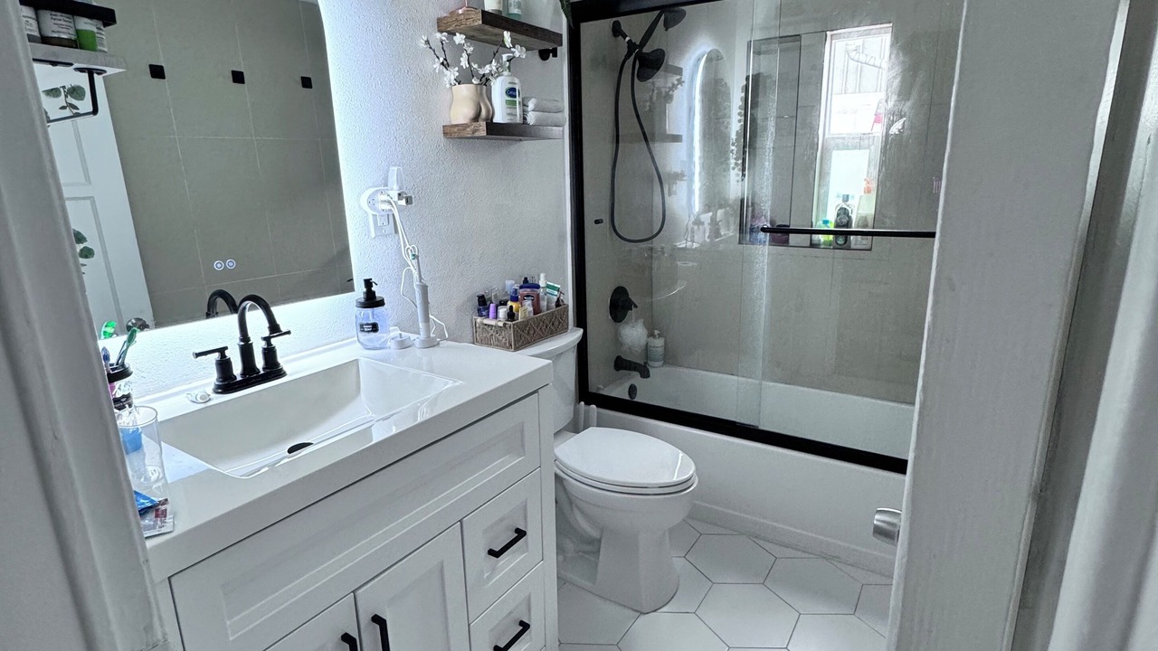 Photo of Bathroom in Harbor