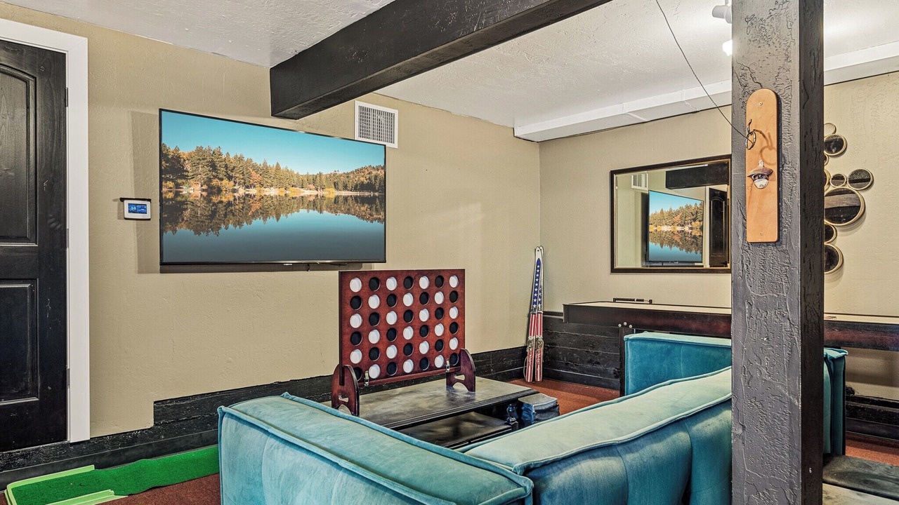 Photo of Livingroom in Summit Estates