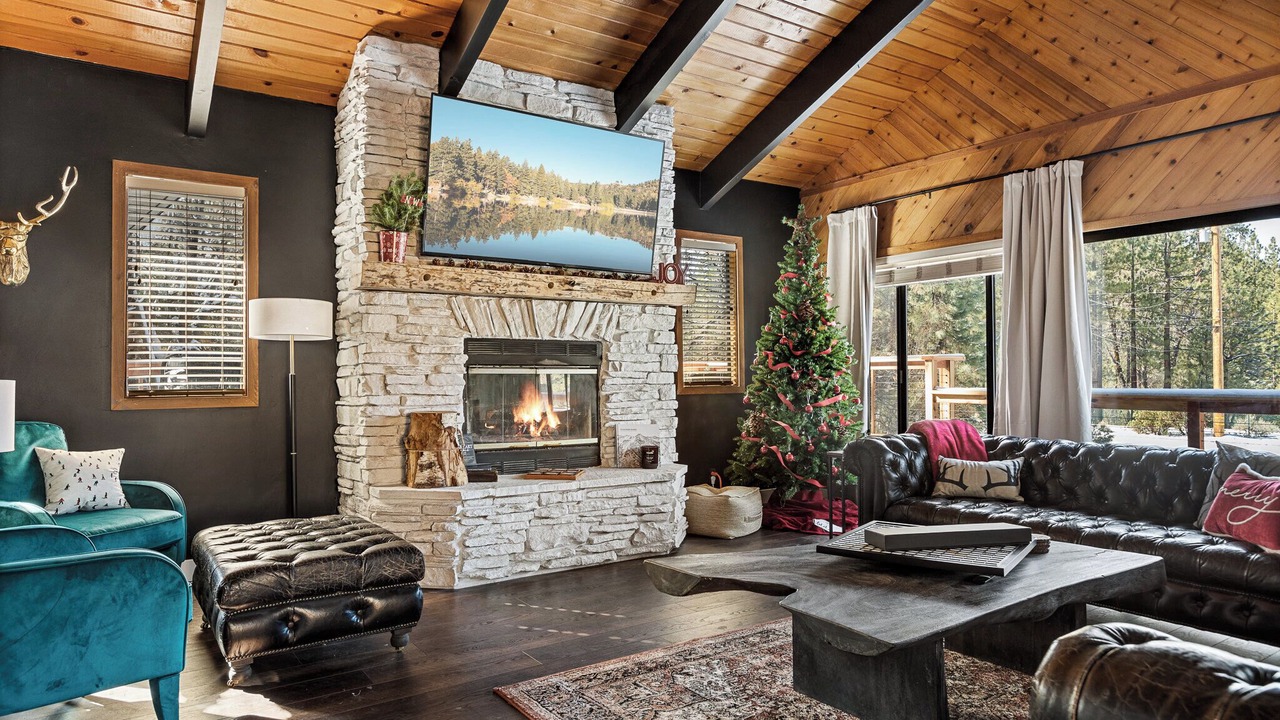 Photo of Livingroom in Summit Estates