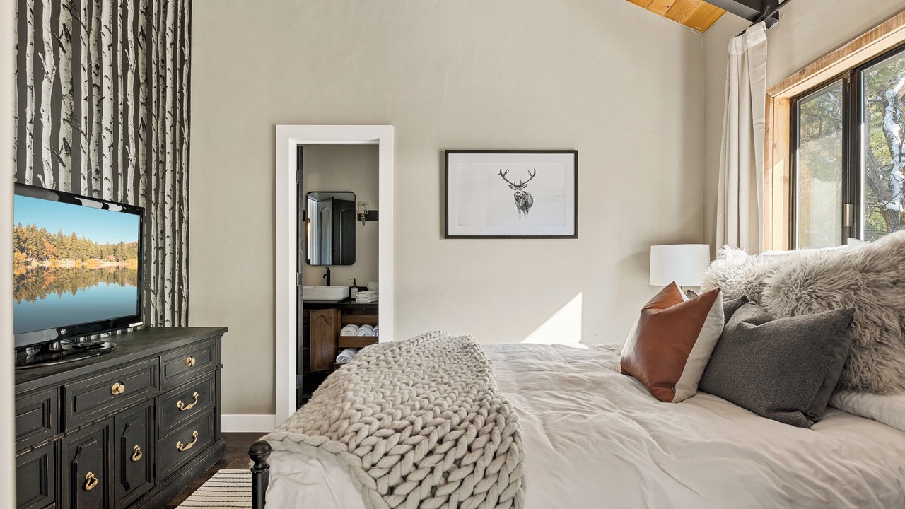 Photo of Bedroom in Summit Estates