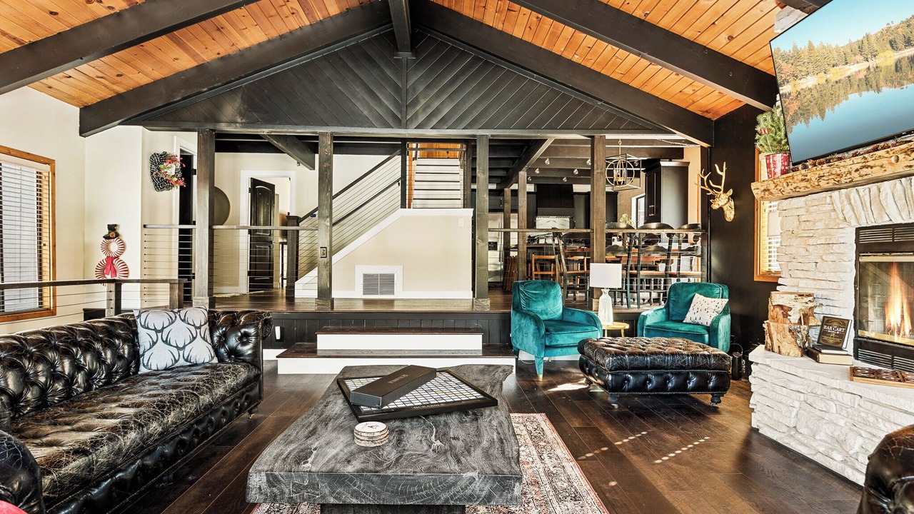 Photo of Livingroom in Summit Estates