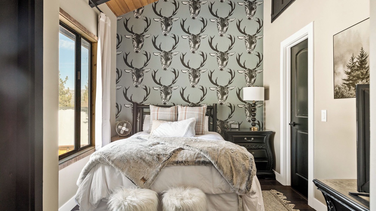 Photo of Bedroom in Summit Estates