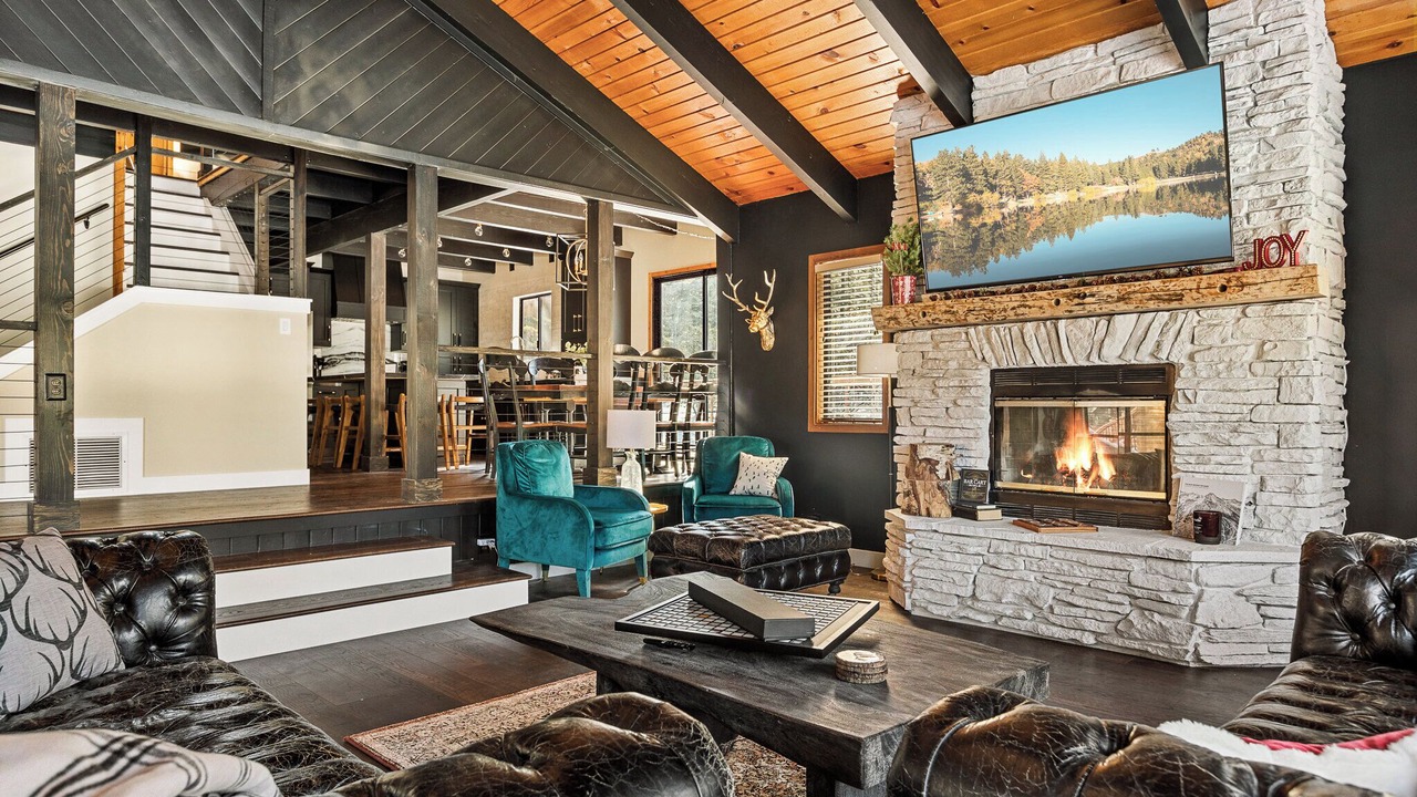 Photo of Livingroom in Summit Estates