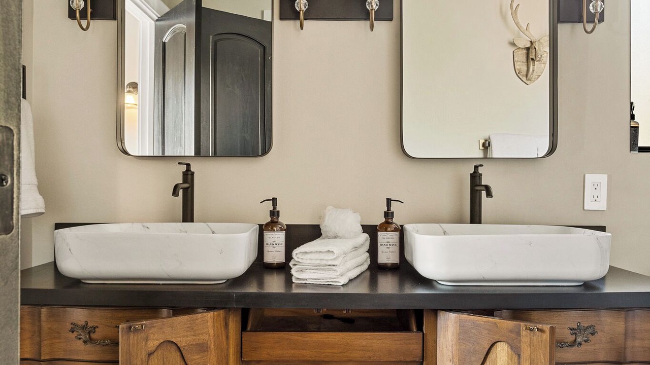 Photo of Bathroom in Summit Estates