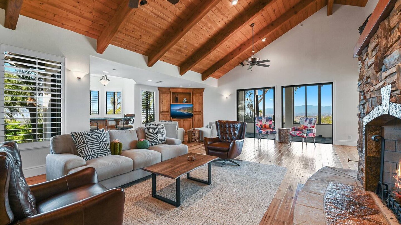 Photo of Livingroom in North Ridge