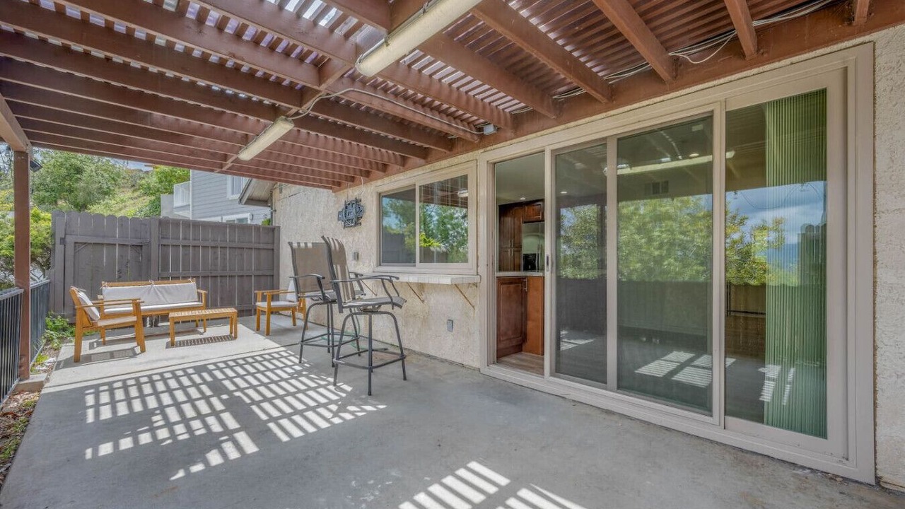 Photo of Patio Balcony in Sunland-Tujunga
