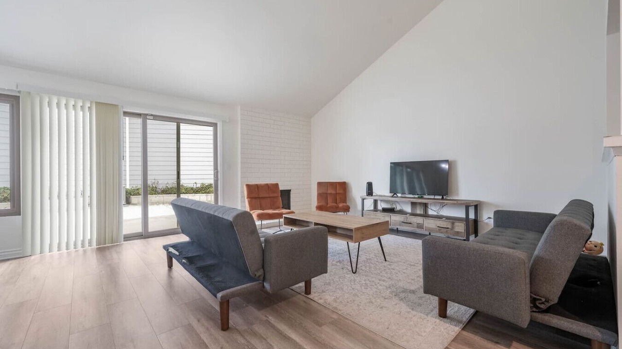 Photo of Livingroom in Sunland-Tujunga