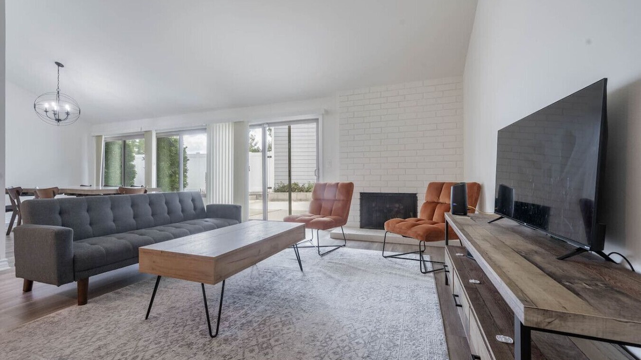Photo of Livingroom in Sunland-Tujunga