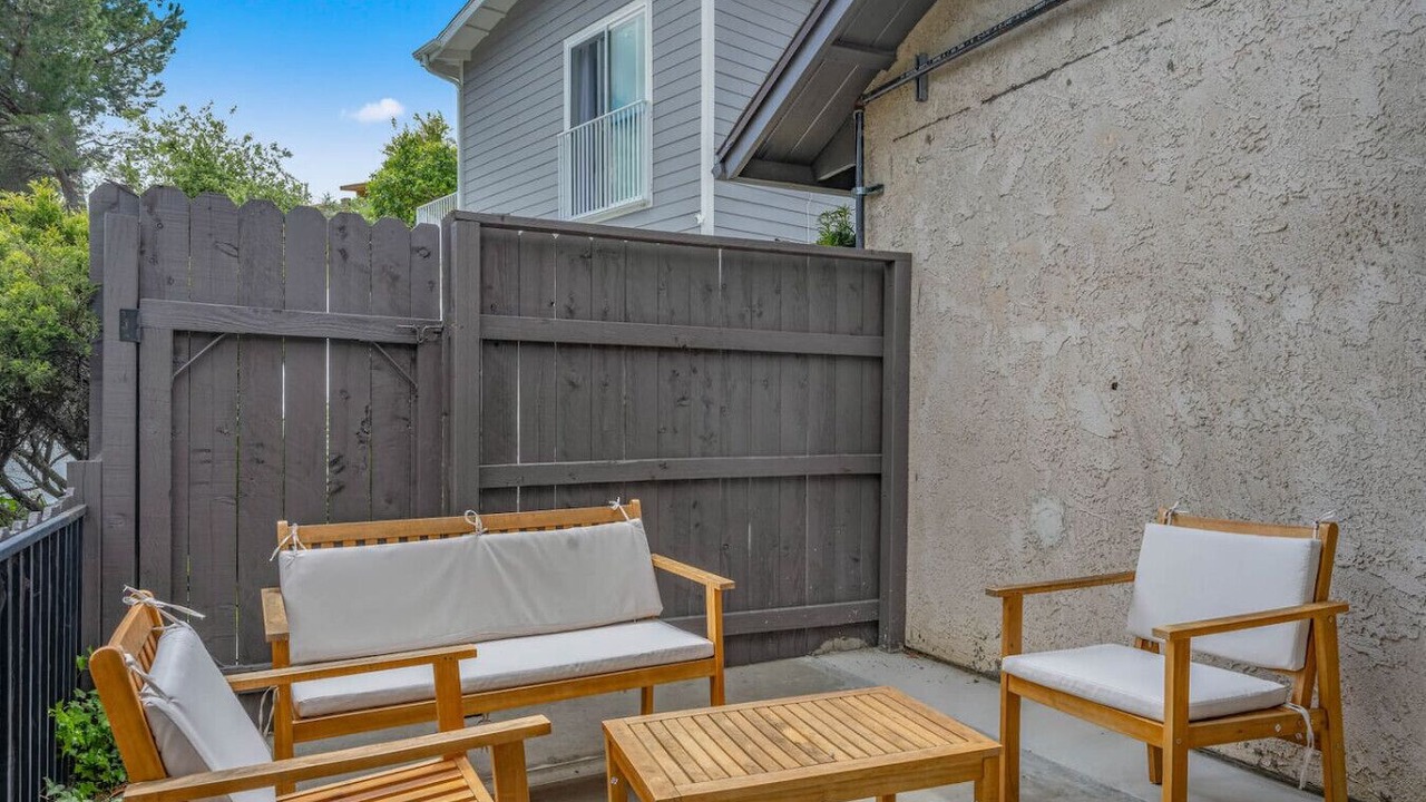 Photo of Patio Balcony in Sunland-Tujunga