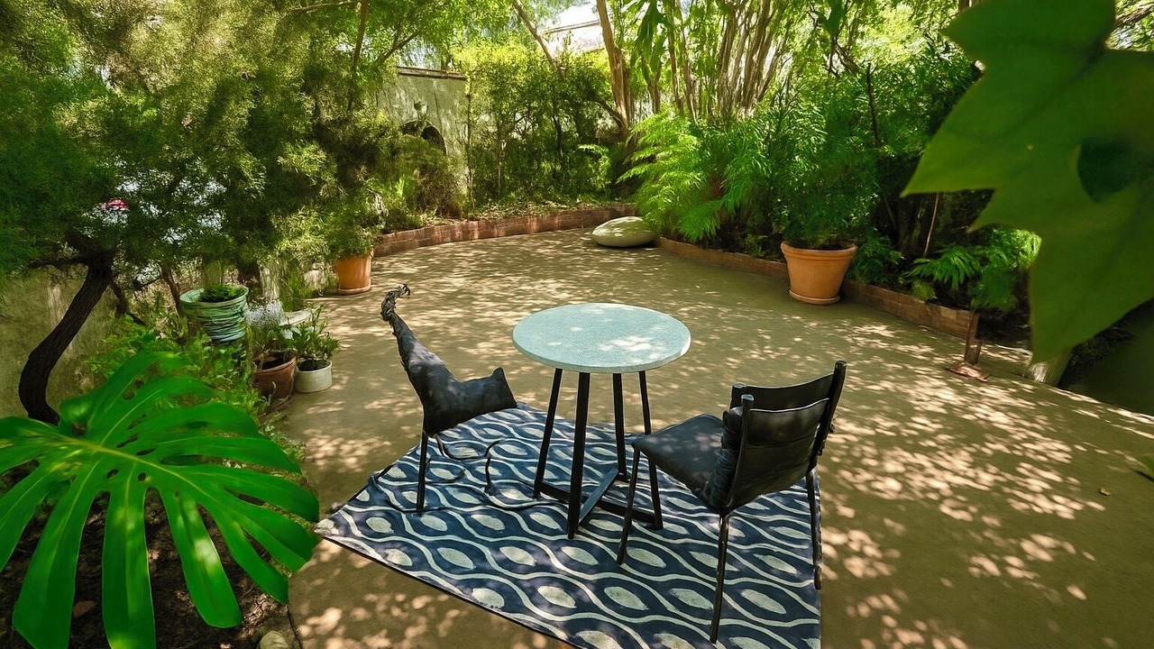 Photo of Outdoor in La Brea