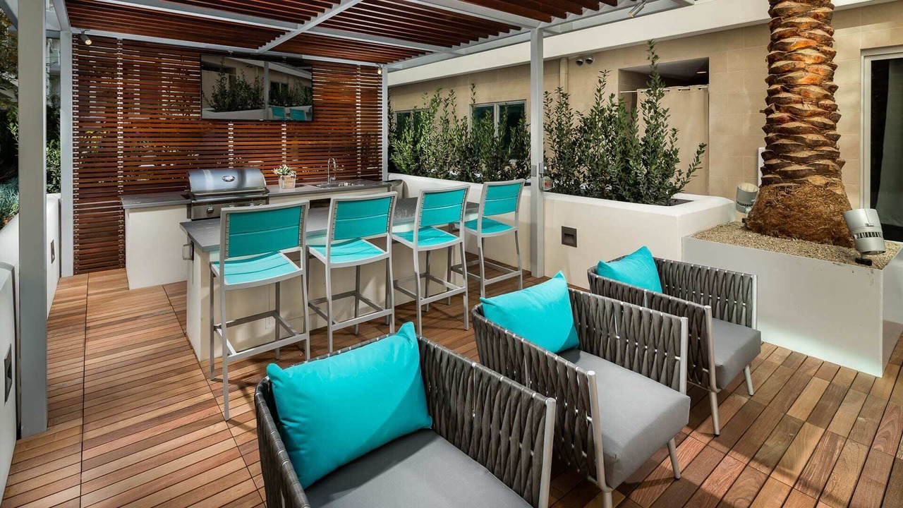 Photo of Patio Balcony in Wilshire Center