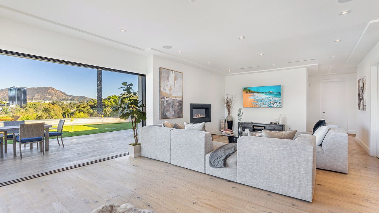 Photo of Livingroom in Studio City