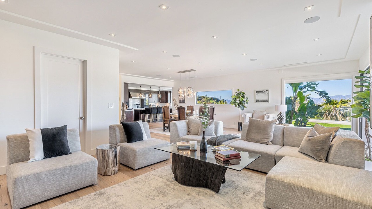 Photo of Livingroom in Studio City