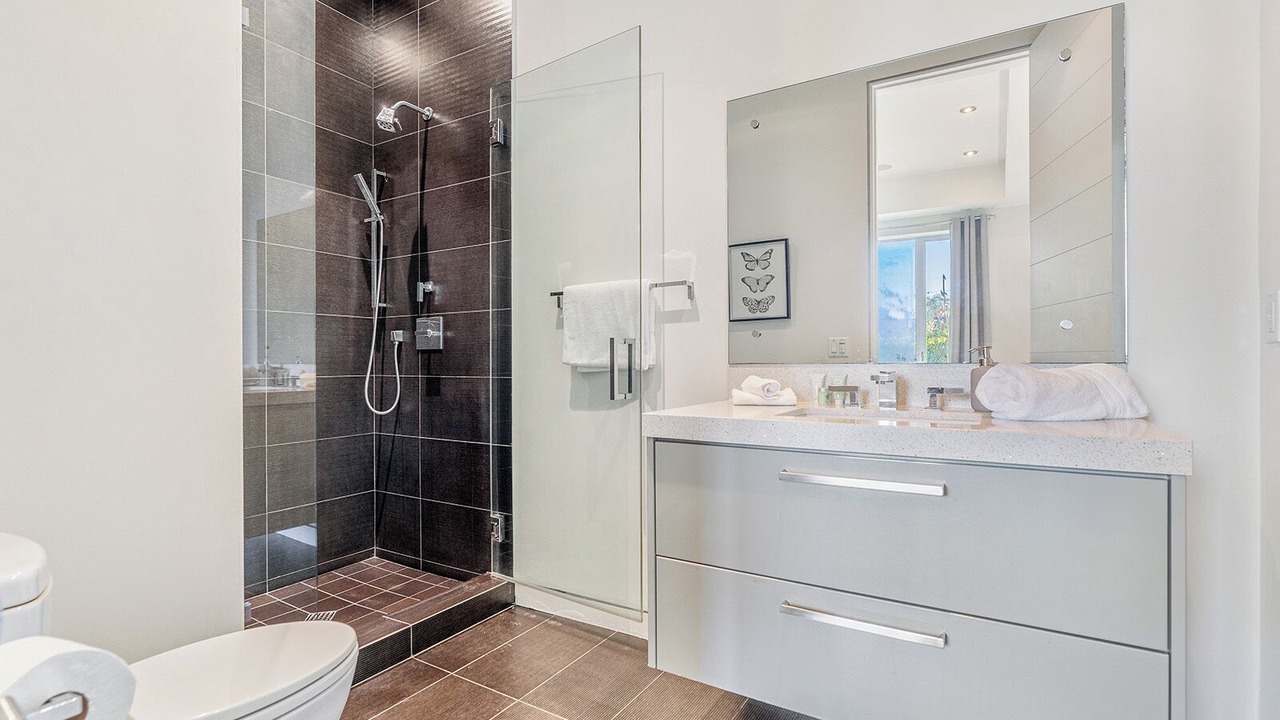 Photo of Bathroom in La Brea
