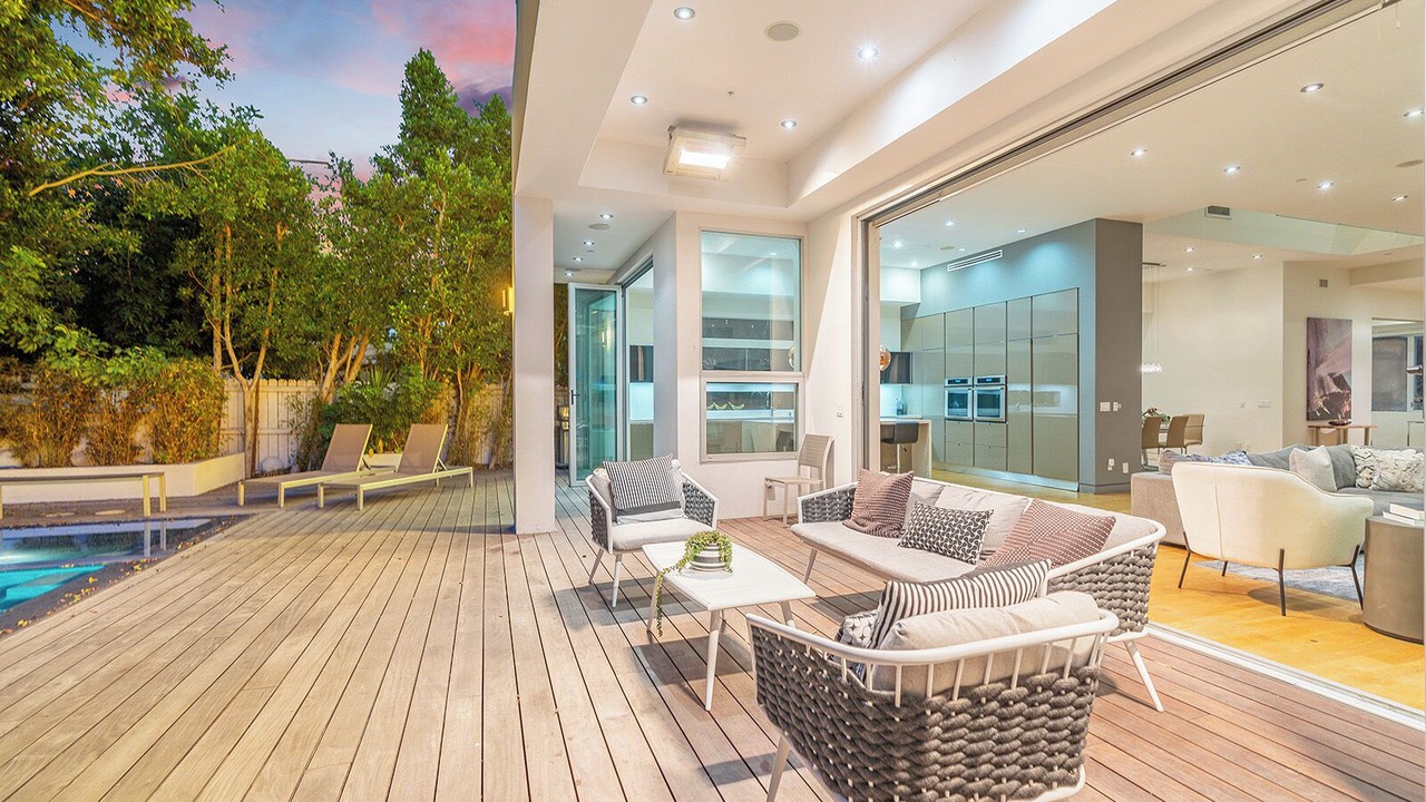 Photo of Patio Balcony in La Brea