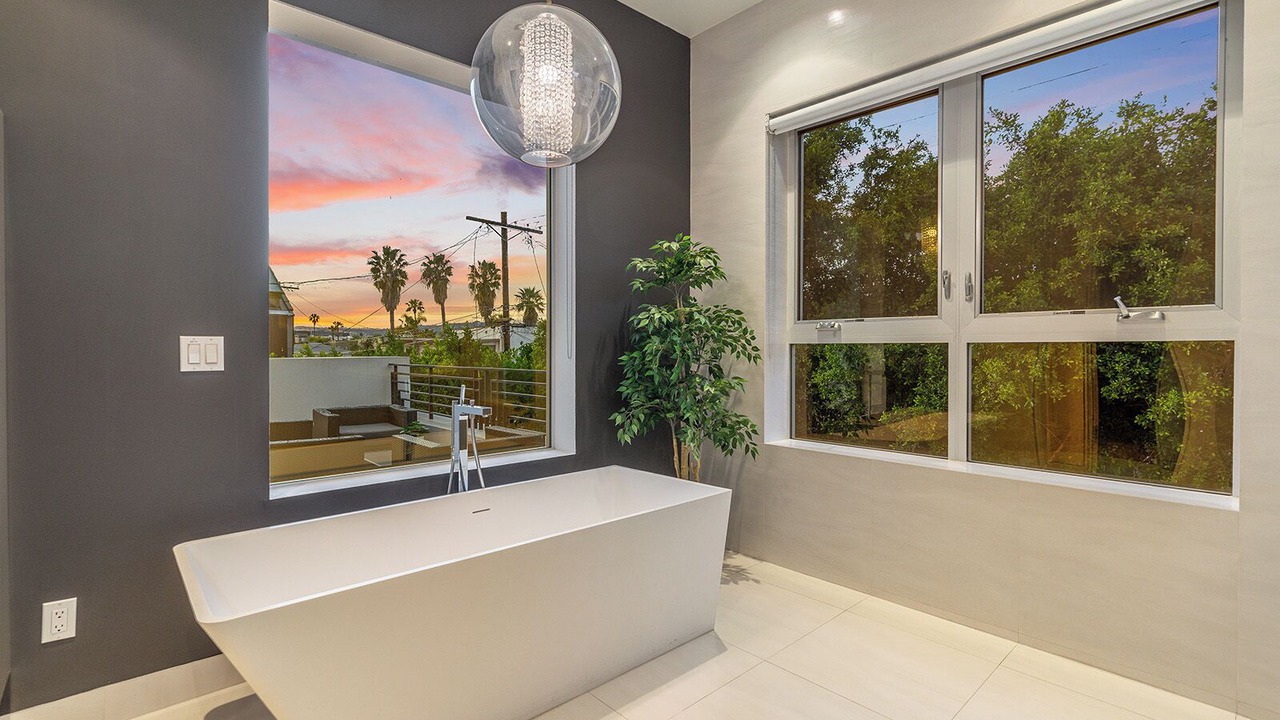 Photo of Bathroom in La Brea