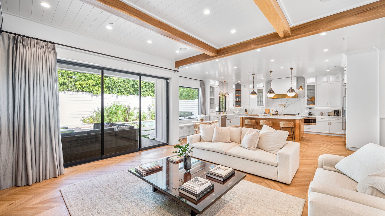 Photo of Livingroom in Melrose