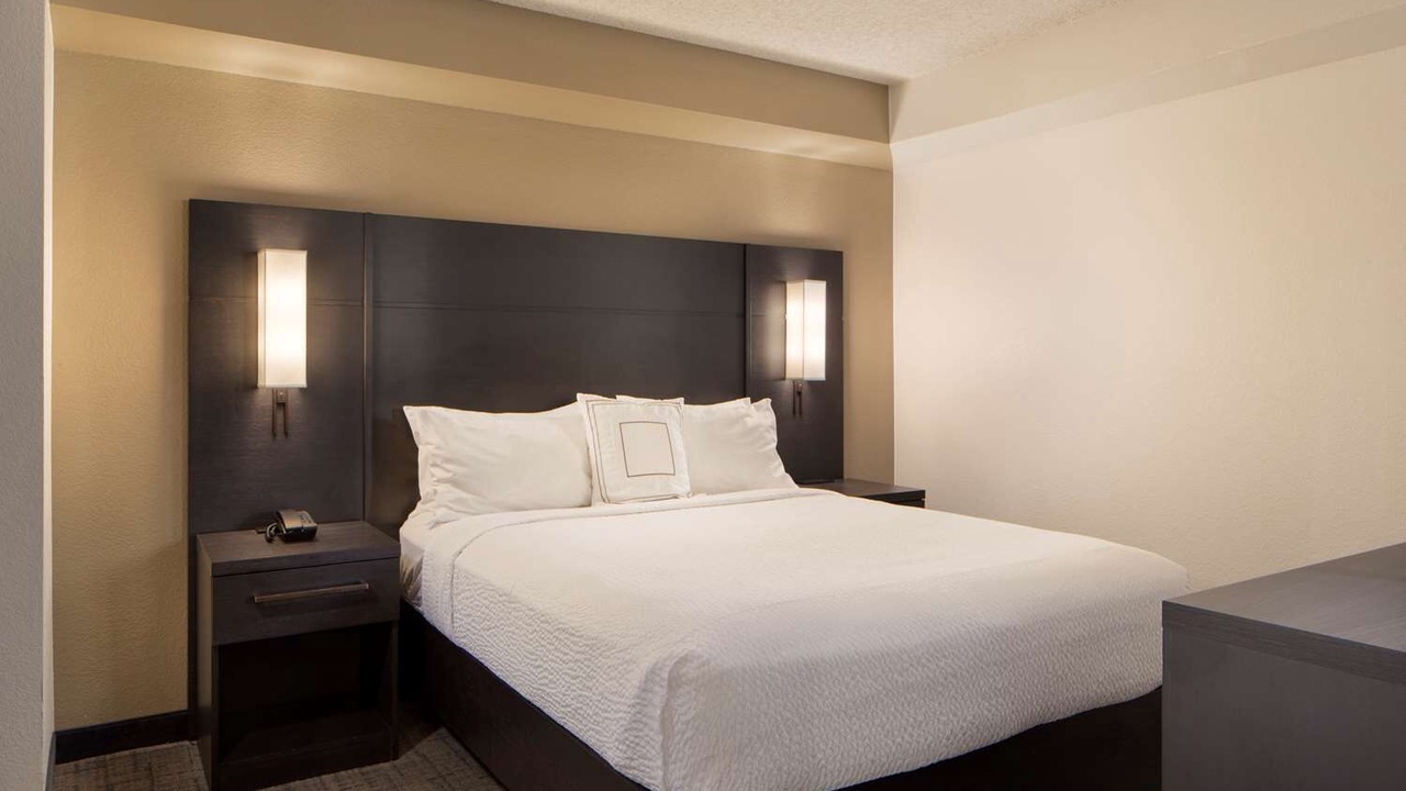Photo of Bedroom in Raisin